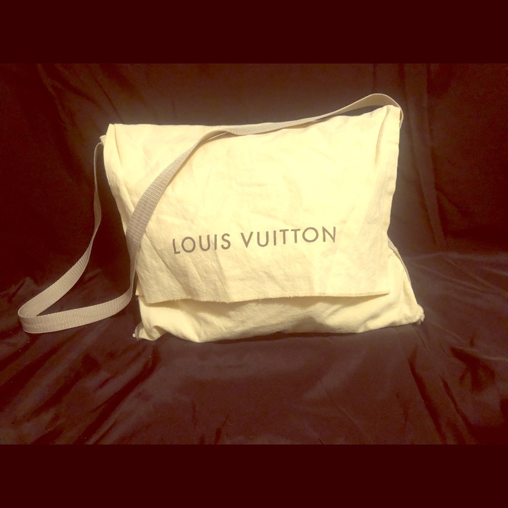 Authentic Louis Vuitton dust bag messenger bag!